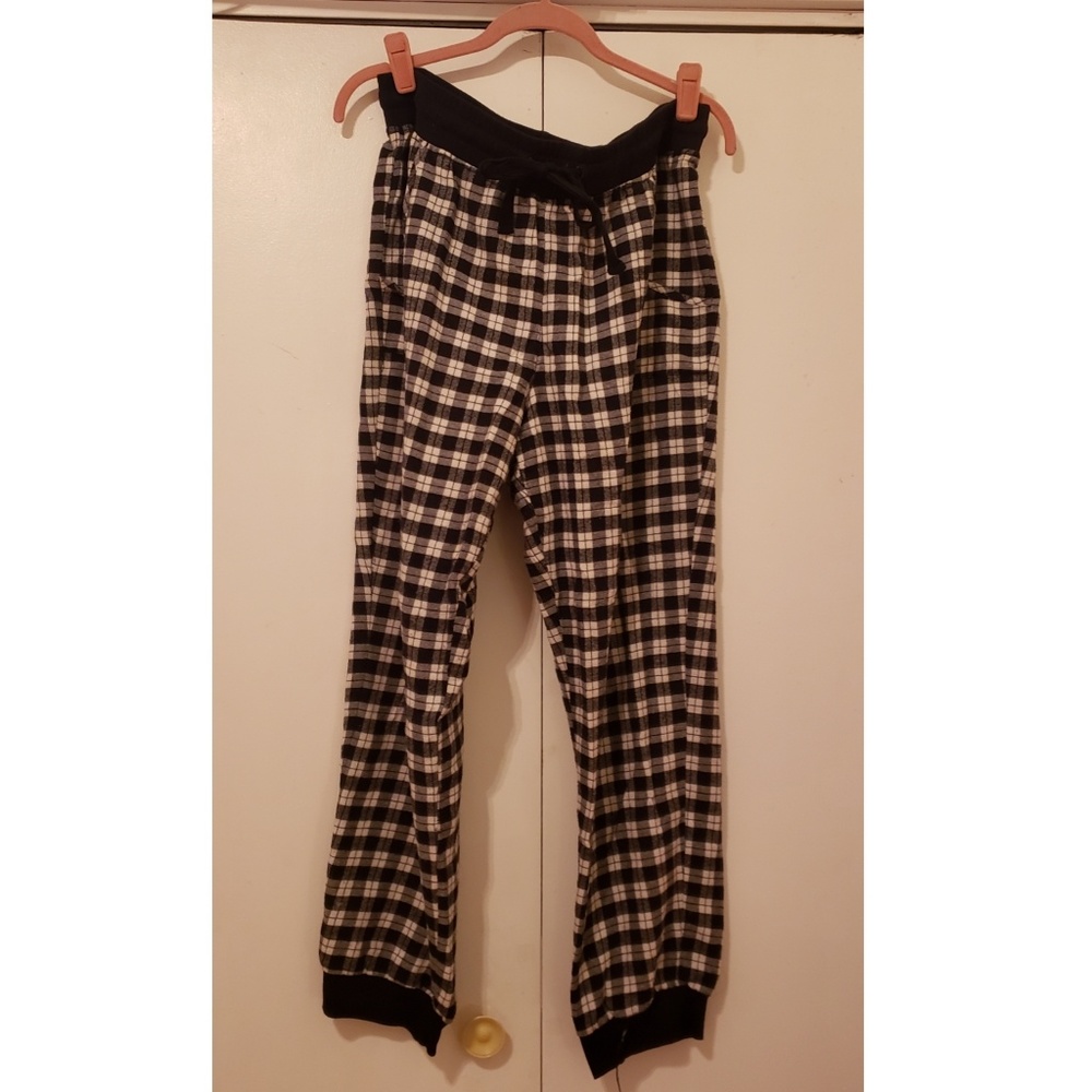 Jogger style plaid PJ pants with pockets!